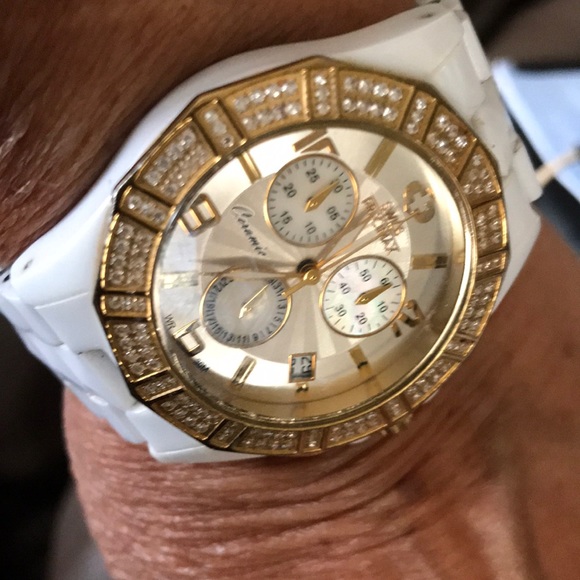 beautiful swarovski crystal and ceramic battery operated woman’s watch. - Picture 2 of 12